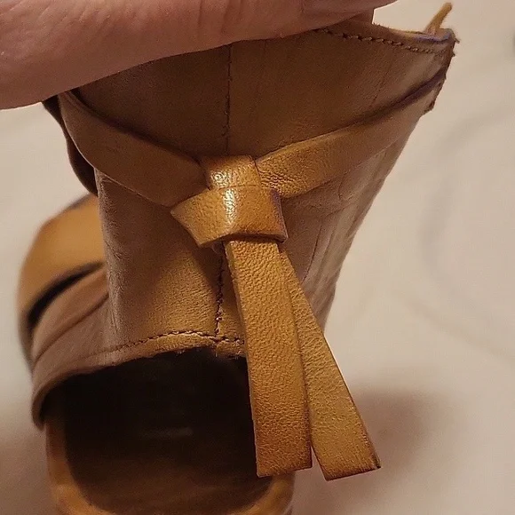 Open Toe Tan Wedge - Picture 6 of 8